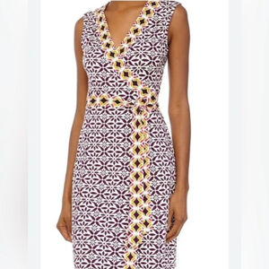 DIANE VON FURSTENBERG dvf Wrap Geometric
Print V-Neck Patterned Sleeveless Dress